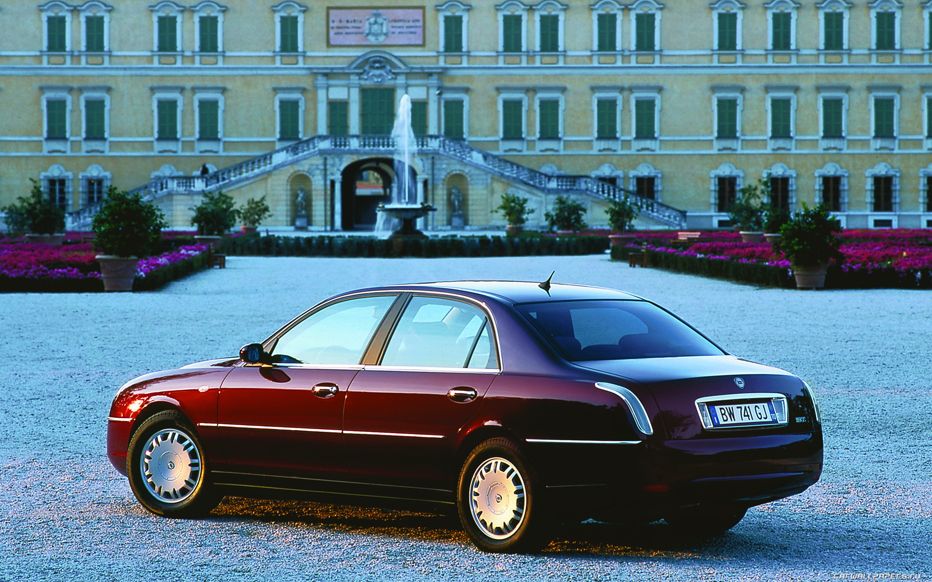 автомобиль lancia thesis