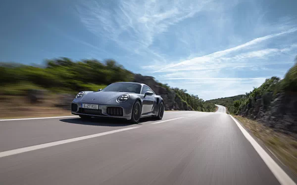   Porsche 911 Turbo S - 2025