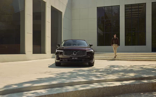   Volvo S90 T8 Recharge China-spec - 2025