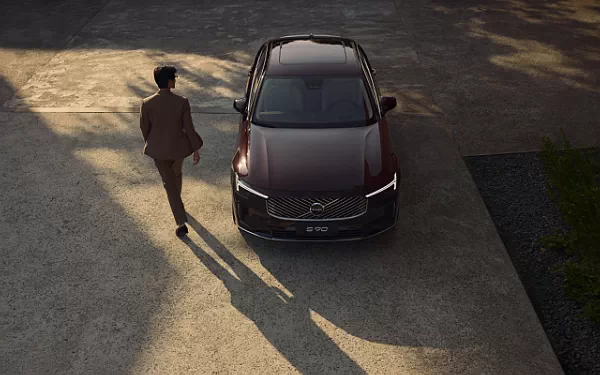   Volvo S90 T8 Recharge China-spec - 2025