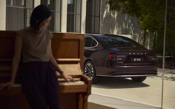   Volvo S90 T8 Recharge China-spec - 2025