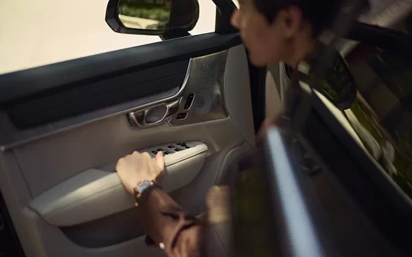   Volvo S90 T8 Recharge China-spec - 2025