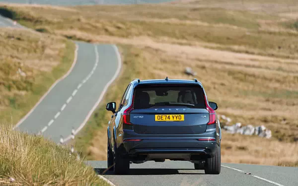   Volvo XC90 T8 Recharge AWD UK-spec - 2024
