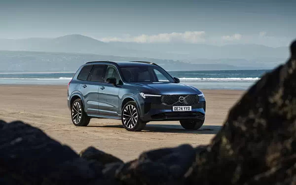   Volvo XC90 T8 Recharge AWD UK-spec - 2024