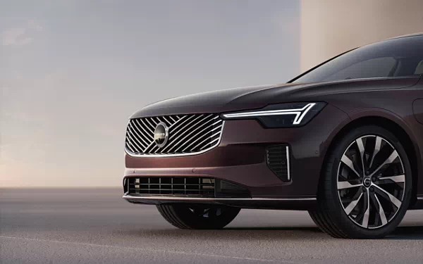   Volvo S90 T8 Recharge - 2025