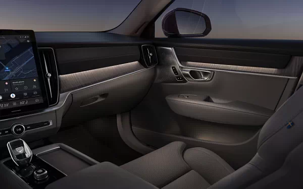   Volvo S90 T8 Recharge - 2025