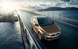   Volvo V40 Cross Country - 2013