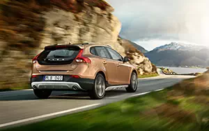   Volvo V40 Cross Country - 2013