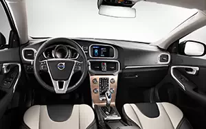  Volvo V40 Cross Country - 2013
