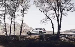   Volvo V60 T5 Cross Country - 2018