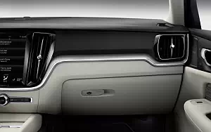   Volvo V60 T6 AWD Momentum - 2018