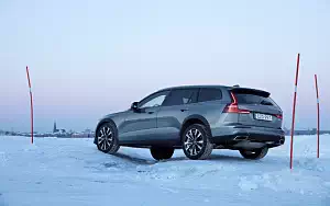   Volvo V60 T5 Cross Country - 2019