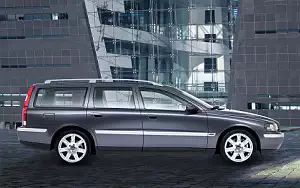   Volvo V70 - 2004