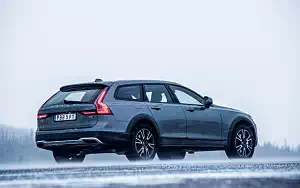   Volvo V90 D5 Cross Country - 2017