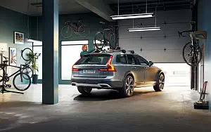   Volvo V90 T6 Cross Country - 2017
