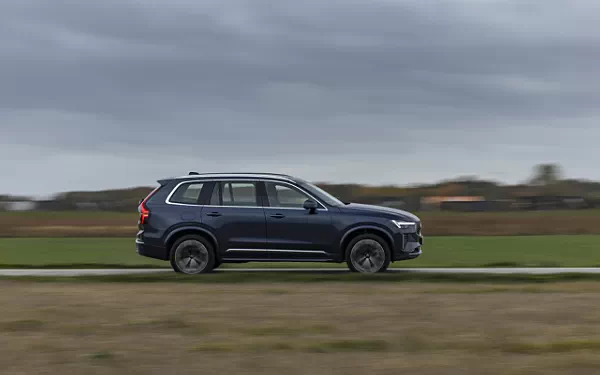   Volvo XC90 B5 AWD - 2024