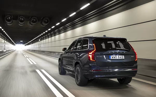   Volvo XC90 B5 AWD - 2024