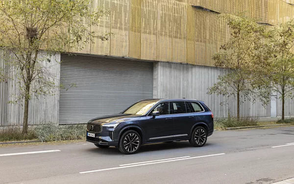   Volvo XC90 B5 AWD - 2024