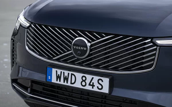   Volvo XC90 B5 AWD - 2024