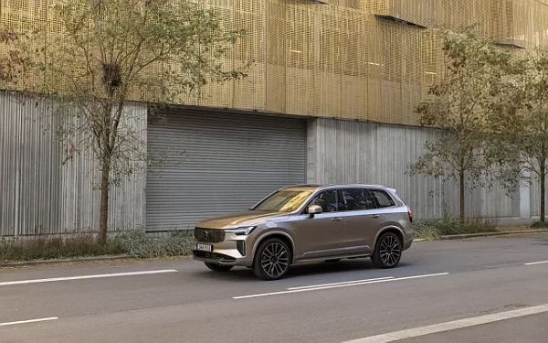   Volvo XC90 T8 Recharge AWD - 2024