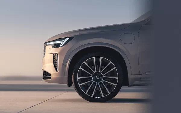   Volvo XC90 T8 Recharge AWD - 2024