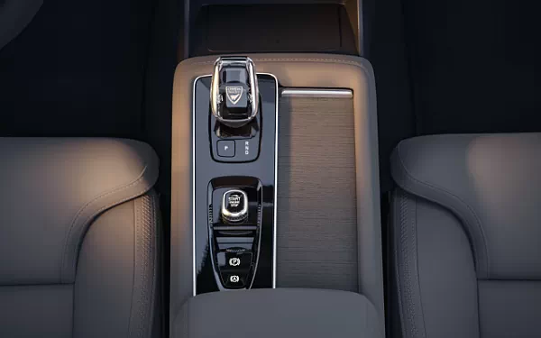   Volvo XC90 T8 Recharge AWD - 2024
